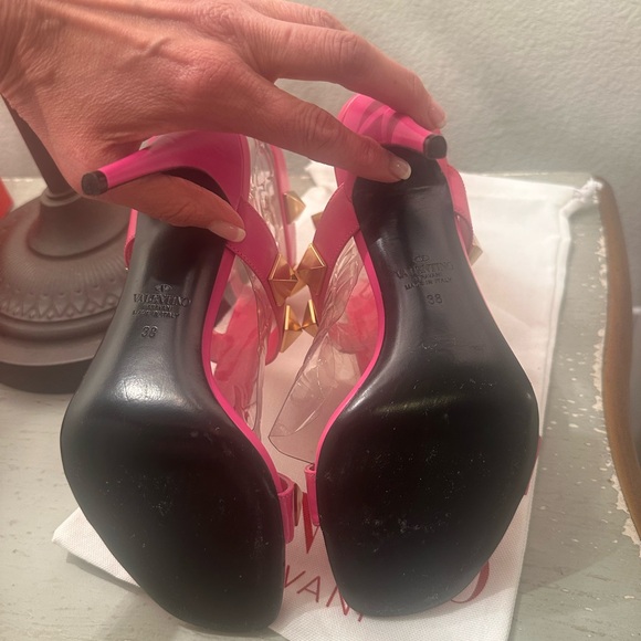 Valentino Garavani Hot Pink and Gold Studded Women's Heels (Worn once) Size 38 - Picture 6 of 8